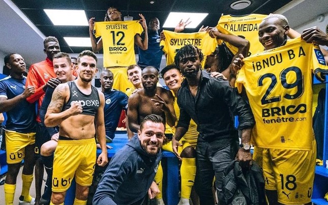 Pau FC là đội bóng ‘hợp chủng quốc’ nhất Ligue 2 - Ảnh 1. Pau FC là đội bóng ‘hợp chủng quốc’ nhất Ligue 2 - Ảnh 1.