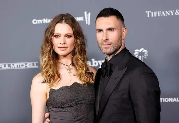 Chấn động toàn cảnh vụ Adam Levine bị 5 cô gái tố ngoại tình khi vợ mang thai - Ảnh 5.