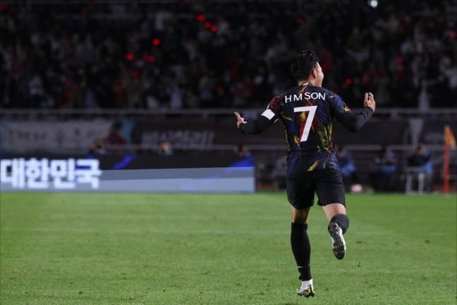 Son Heung-min lập siêu phẩm, Hàn Quốc thoát thua gay cấn - Ảnh 2.