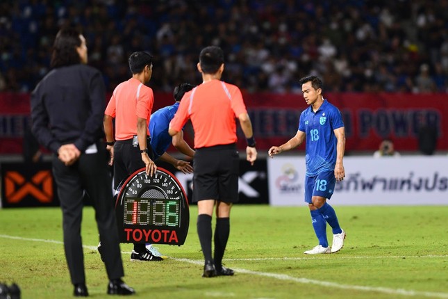 Supachok đá hỏng luân lưu, Thái Lan thua cay đắng Malaysia tại bán kết Kings Cup - Ảnh 2.