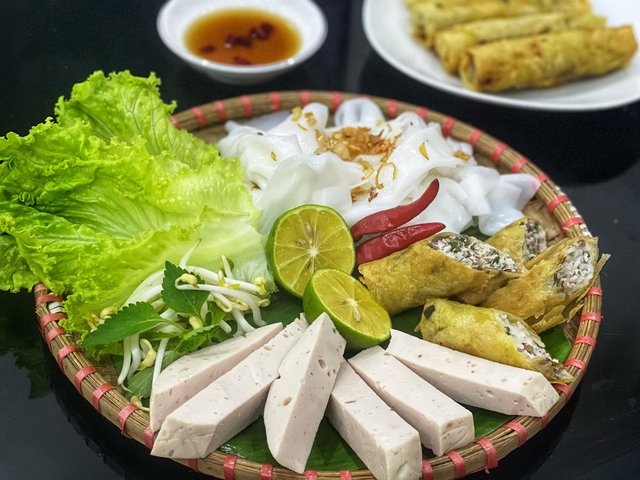 Chả ram Hà Tĩnh vỏ giòn tan, nhân độc đáo vấn vương lòng người - Ảnh 7.