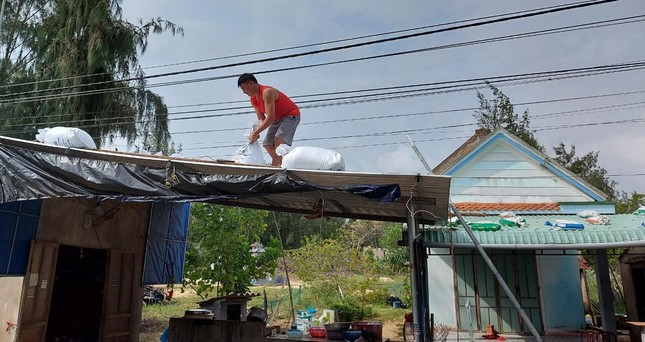 Bão Noru mạnh, diễn biến phức tạp: Quảng Nam ra công điện khẩn, dừng hoạt động trên biển - Ảnh 1.