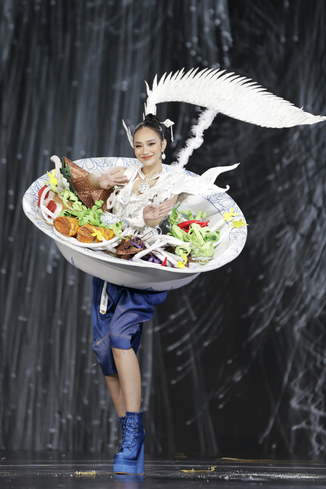 Những bộ trang phục văn hóa dân tộc ấn tượng tại Miss Grand Vietnam 2022 - Ảnh 19.