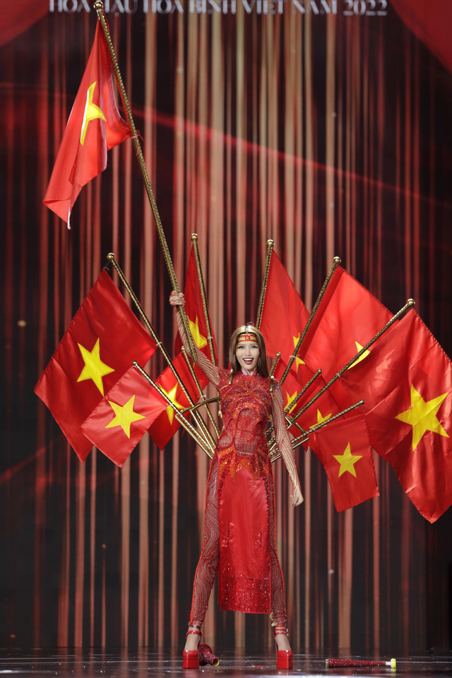 Những bộ trang phục văn hóa dân tộc ấn tượng tại Miss Grand Vietnam 2022 - Ảnh 14.