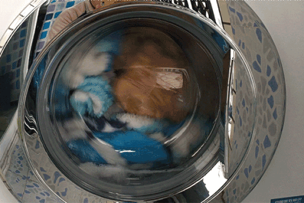 Mẹo loại bỏ vết bẩn d&iacute;nh tr&ecirc;n quần &aacute;o - Ảnh 4.