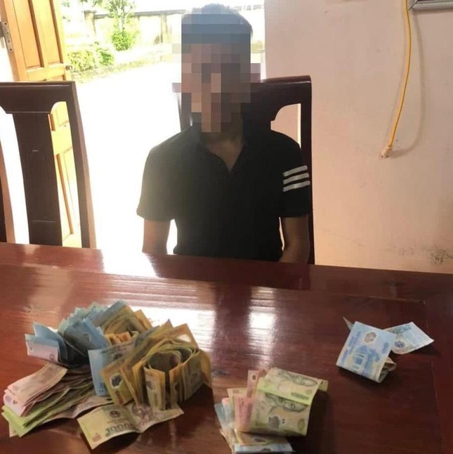 Trộm nhí chui lỗ thông gió, cuỗm lợn tiết kiệm hơn 10 triệu đồng - Ảnh 1.