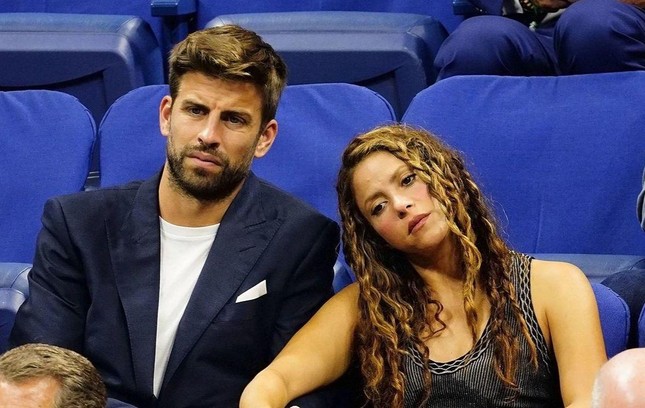 Pique bực tức với Shakira