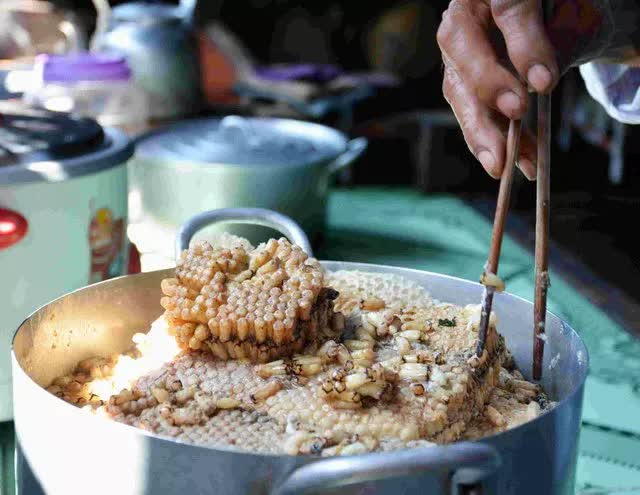 Mật ngọt là loại đồ ngọt được yêu thích nhất từ thiên nhiên. Tại sao lại không xem bức ảnh về mật ong và nếm thử hương vị tuyệt vời của nó?