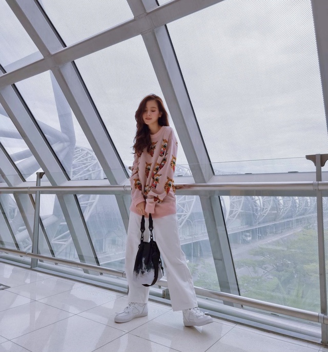 Tủ đồ của ngọc nữ đẹp nhất Thái Lan Baifern Pimchanok có nhiều món siêu xinh đáng để sắm theo - Ảnh 1.