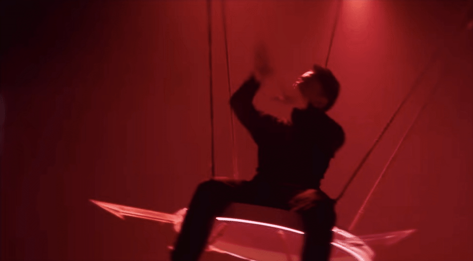 Karik bị trật xương đầu gối, phải chữa hơn 1 tháng sau khi quay MV mới - Ảnh 4. Karik bị trật xương đầu gối, phải chữa hơn 1 tháng sau khi quay MV mới - Ảnh 4.