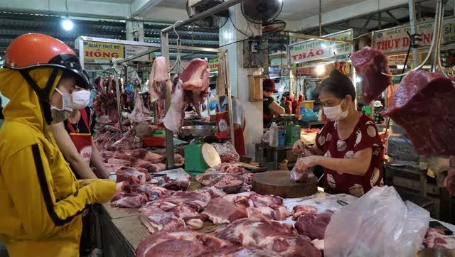 Đà Nẵng cho học sinh nghỉ học, dừng họp chợ, công nhân nghỉ làm để chống bão Noru - Ảnh 2.