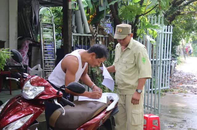 Đà Nẵng gõ cửa từng nhà vận động người dân sơ tán trước bão Noru - Ảnh 15.
