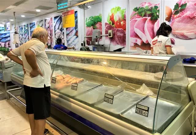 Ảnh, clip: Người dân Đà Nẵng đổ xô đến siêu thị, chợ mua đồ trước bão - Ảnh 19.