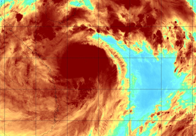 CẬP NHẬT TIN BÃO KHẨN CẤP: Bão NORU giật trên cấp 17 cách Đà Nẵng - Quảng Ngãi 270km - Ảnh 3.