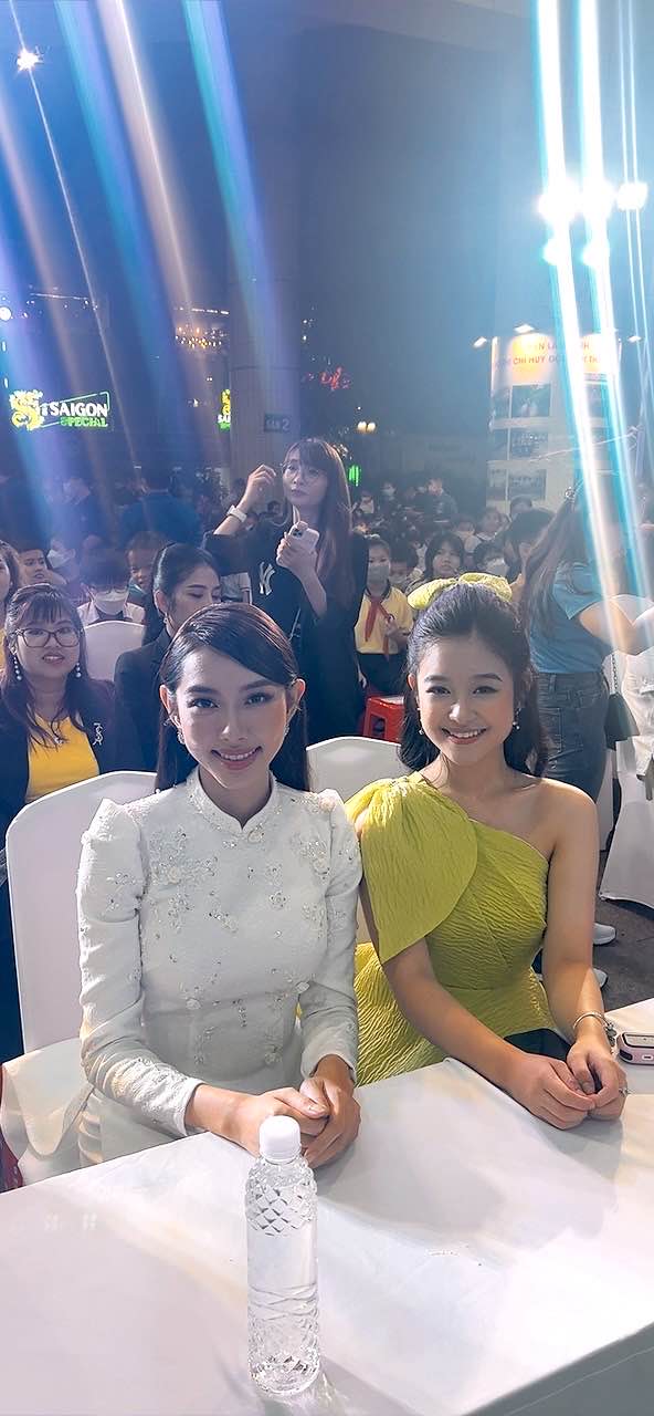 Sao nhí Việt đọ sắc cùng các nàng hậu nổi tiếng: Thân thiết với Thuỳ Tiên - Tiểu Vy đến cả đương kim Miss World - Ảnh 7.