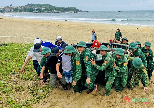 CẬP NHẬT TIN BÃO KHẨN CẤP: Bão NORU giật trên cấp 17 cách Đà Nẵng - Quảng Ngãi 270km - Ảnh 8.