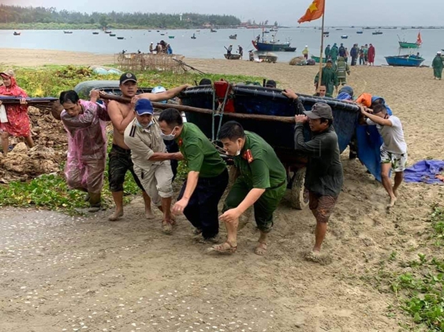 CẬP NHẬT TIN BÃO KHẨN CẤP: Bão NORU giật trên cấp 17 cách Đà Nẵng - Quảng Ngãi 270km - Ảnh 21.