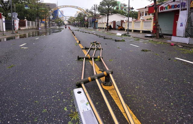 Hình ảnh thiệt hại ban đầu do bão Noru gây ra tại Đà Nẵng - Ảnh 9.