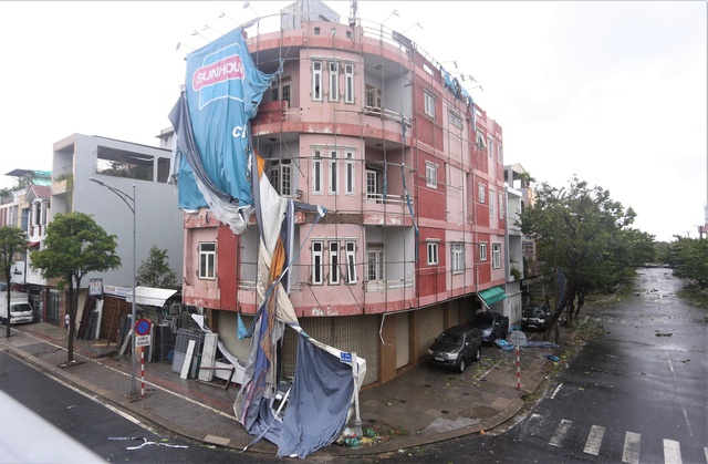 Hình ảnh thiệt hại ban đầu do bão Noru gây ra tại Đà Nẵng - Ảnh 7.
