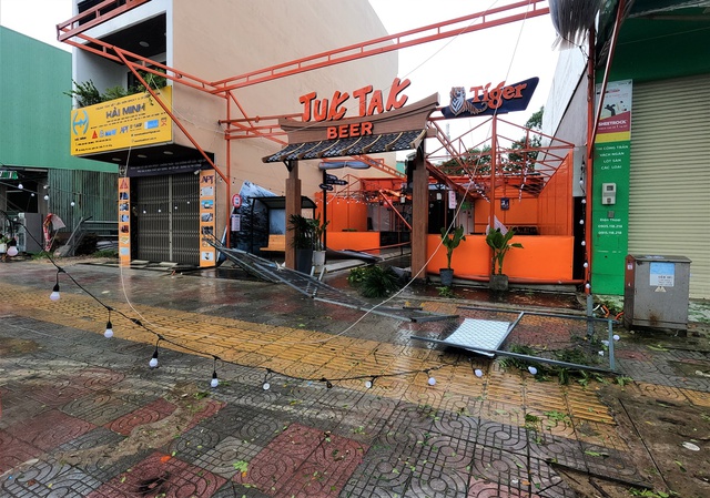 Hình ảnh thiệt hại ban đầu do bão Noru gây ra tại Đà Nẵng - Ảnh 5.