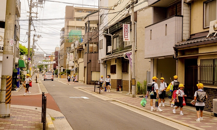 The reason the Japanese often let children walk to school on their own instead of taking them - Photo 4. The reason the Japanese often let children walk to school on their own instead of taking them - Photo 4.