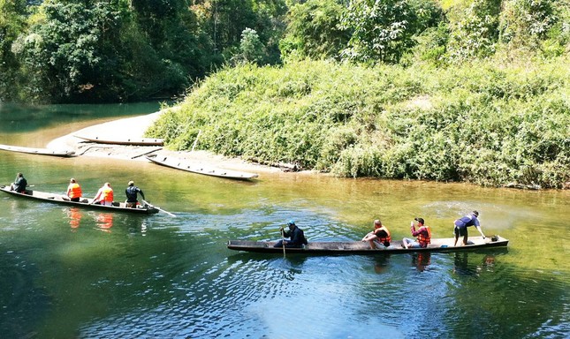 Mưa ngập, Đà Lạt vẫn hút du khách nghỉ dưỡng - Ảnh 2.