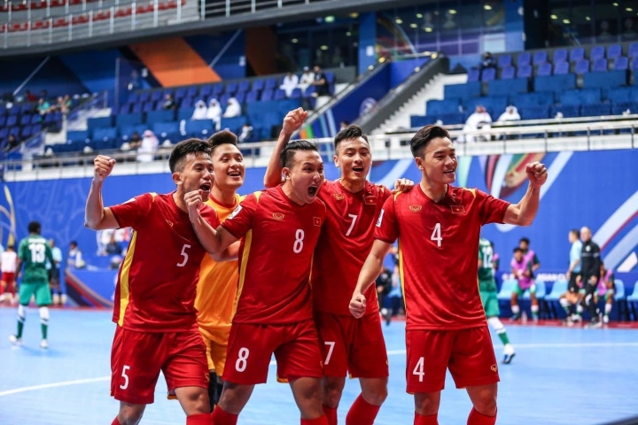 Defeating Saudi Arabia, the Vietnamese team defends the top of the Asian futsal table - Photo 1.