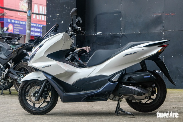 Honda PCX bản tiết kiệm xăng về Việt Nam: Gi&aacute; 99 triệu, của hiếm cho người đ&atilde; ch&aacute;n SH - Ảnh 6.