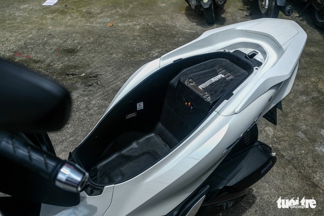 Honda PCX bản tiết kiệm xăng về Việt Nam: Gi&aacute; 99 triệu, của hiếm cho người đ&atilde; ch&aacute;n SH - Ảnh 4.