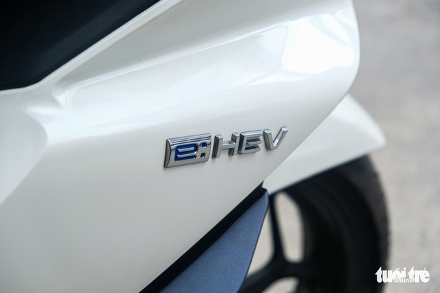 Honda PCX bản tiết kiệm xăng về Việt Nam: Gi&aacute; 99 triệu, của hiếm cho người đ&atilde; ch&aacute;n SH - Ảnh 2.