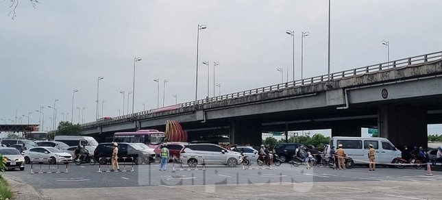 Hiện trường vụ 5 xe đ&acirc;m li&ecirc;n ho&agrave;n tr&ecirc;n cao tốc Ninh B&igrave;nh &ndash; Cầu Giẽ - Ảnh 6.