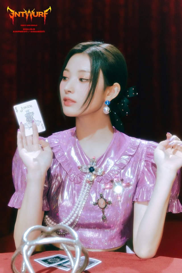 6 nữ idol sinh năm 2004 sở hữu nhan sắc ấn tượng: Wonyoung - Sullyoon 1 chín 1 mười, em gái BTS cũng có mặt! - Ảnh 12.