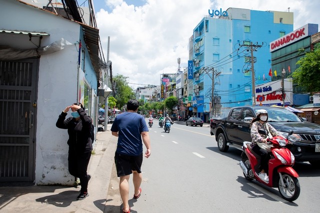 Ảnh: Khi vỉa h&egrave; kh&ocirc;ng c&ograve;n d&agrave;nh cho người đi bộ - Ảnh 6.