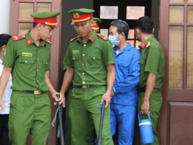 Cựu hiệu phó dâm ô nữ sinh ở Tây Ninh bị tuyên phạt 3 năm tù - Ảnh 2.