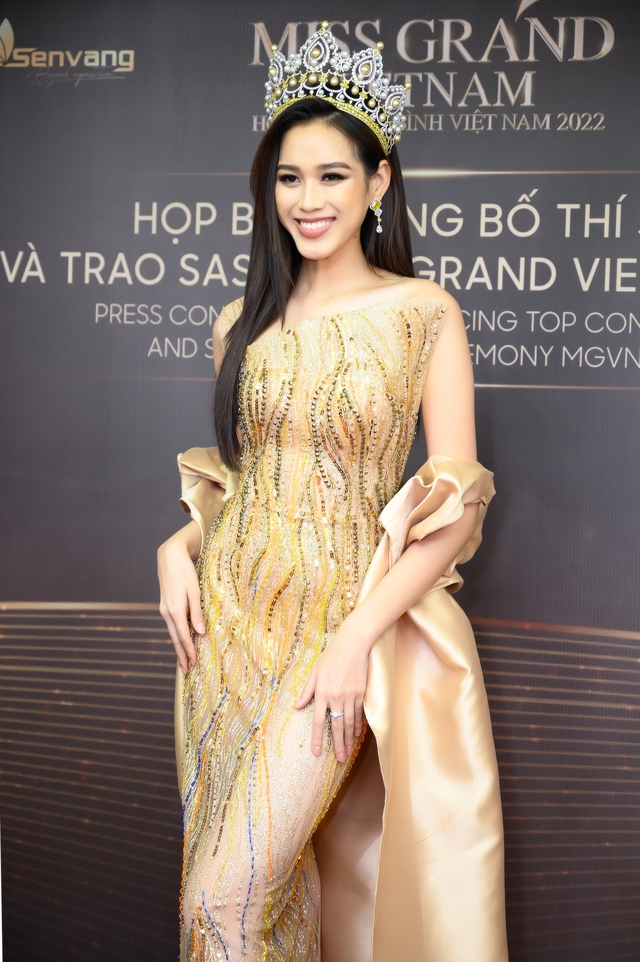 Thảm đỏ Miss Grand Vietnam 2022: Thùy Tiên nổi bật cùng các hoa hậu và dàn thí sinh - Ảnh 4.