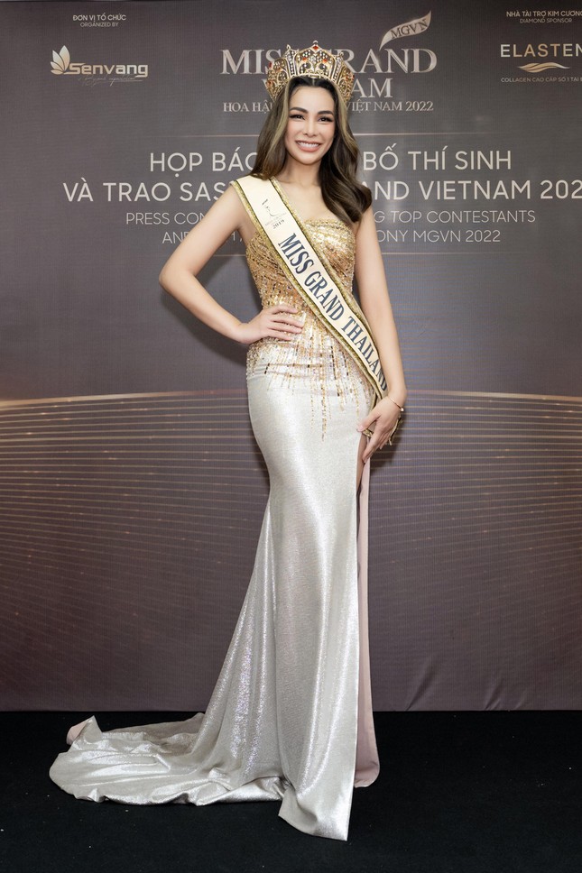 4 nàng hậu quốc tế xinh đẹp trổ tài hô tên, catwalk tại họp báo Miss Grand Vietnam 2022 - Ảnh 2.