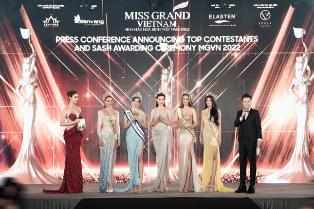 4 nàng hậu quốc tế xinh đẹp trổ tài hô tên, catwalk tại họp báo Miss Grand Vietnam 2022 - Ảnh 6.