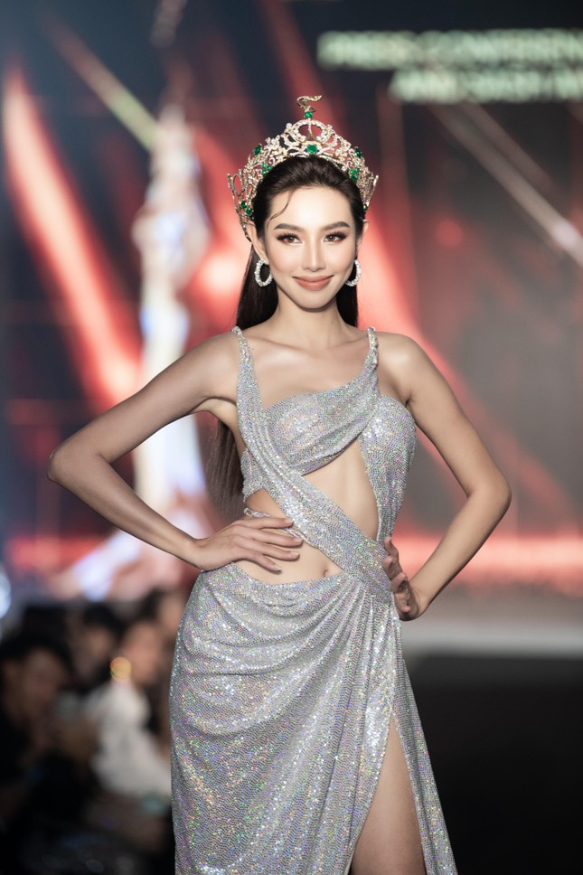 4 nàng hậu quốc tế xinh đẹp trổ tài hô tên, catwalk tại họp báo Miss Grand Vietnam 2022 - Ảnh 8.