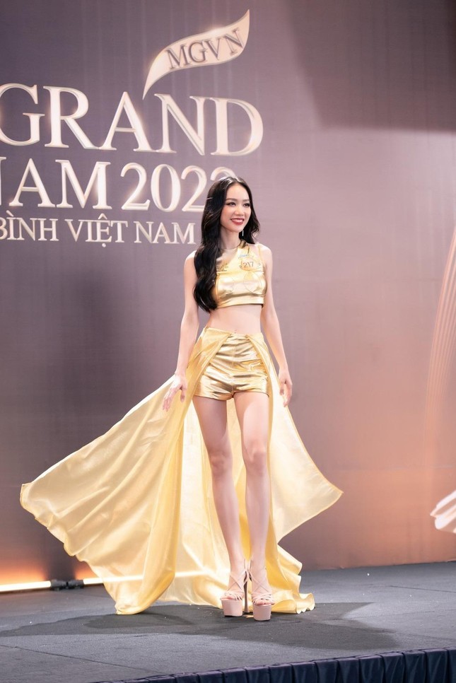 Hoa hậu Thùy Tiên được khen tinh tế khi gặp lại đối thủ từng lọt Top 5 Hoa hậu Việt Nam 2018 - Ảnh 4.