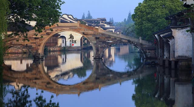 Cổ trấn nước nghìn năm tuổi ở Trung Quốc: vẻ đẹp non nước hữu tình như tranh thủy mặc, thu hút hàng triệu du khách - Ảnh 3.