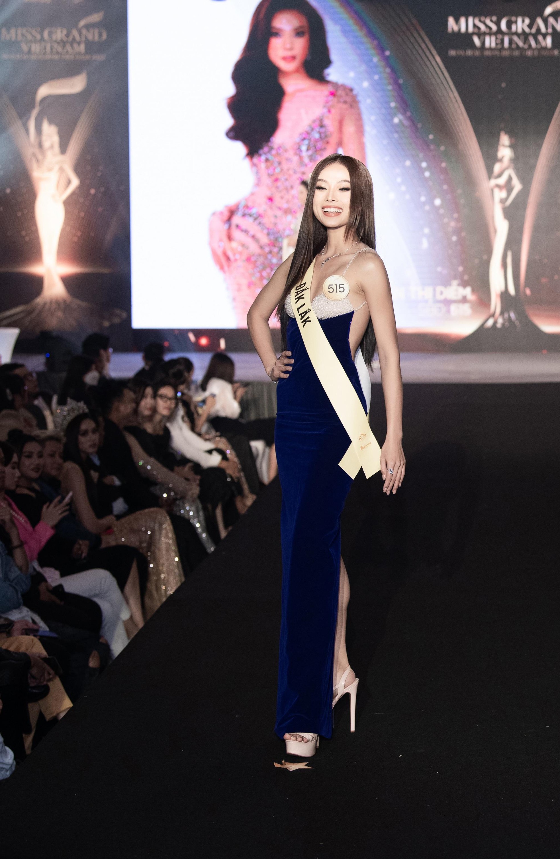 Mai Ngô, Quỳnh Châu tung chiêu catwalk độc đáo tại lễ nhận sash của Miss Grand Vietnam 2022 - Ảnh 9.