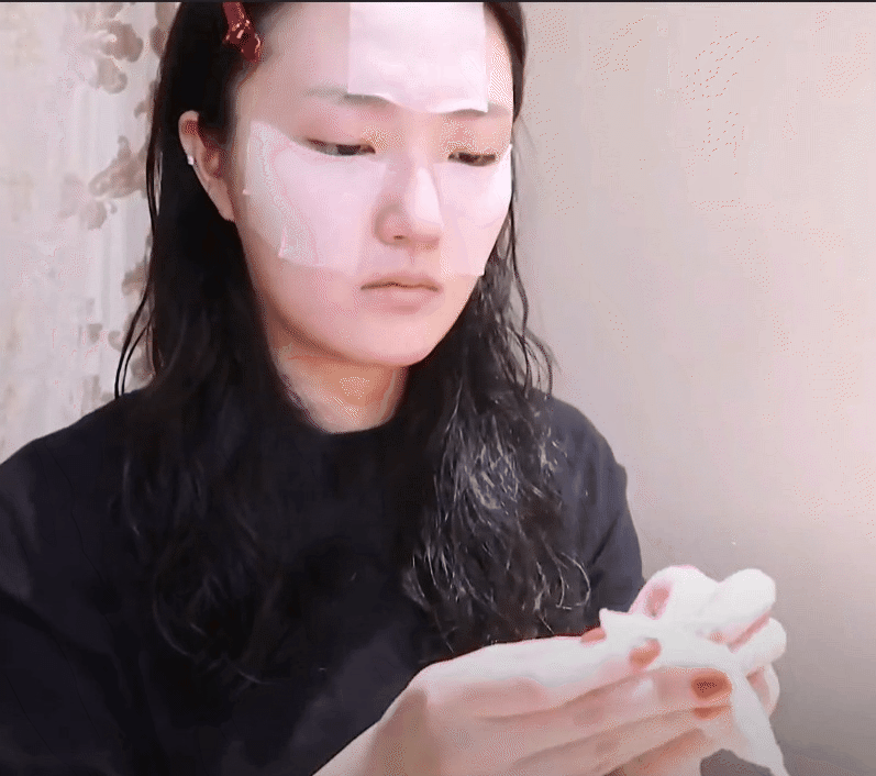 Phụ nữ Hàn có cách đắp mặt nạ lạ đời, giúp da căng bóng sau 3 ngày - Ảnh 3.