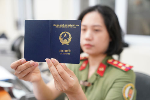 Bổ sung thông tin nơi sinh trên hộ chiếu từ ngày 1/1/2023 - Ảnh 1.