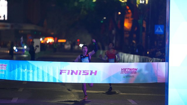 Nguyễn Thị Oanh, Đỗ Quốc Luật lên ngôi tại giải bán Marathon Quốc tế Việt Nam 2023 - Ảnh 2.