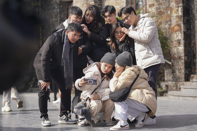 H&agrave;ng ngh&igrave;n du kh&aacute;ch đổ về Tam Đảo chơi Tết Dương lịch 2023 - Ảnh 1.