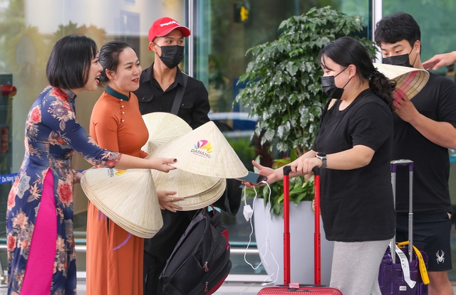 395 chuyến bay chở 58.000 du kh&aacute;ch x&ocirc;ng đất Đ&agrave; Nẵng dịp Tết Dương lịch - Ảnh 2.