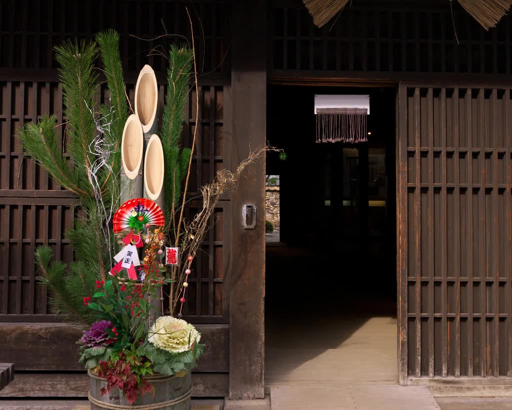 日本独特の正月の風習:開運を祈願する玄関から神前に供えた餅まで - 写真2. 日本独特の正月の風習:開運を祈願する玄関から神前に供えた餅まで - 写真2.