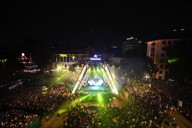 Một đêm bùng nổ tại đại tiệc Heineken Countdown Party 2023: Bộ 3 DJ bung loạt beat đỉnh cao, dàn sao Việt mở đầu năm mới ấn tượng - Ảnh 10.