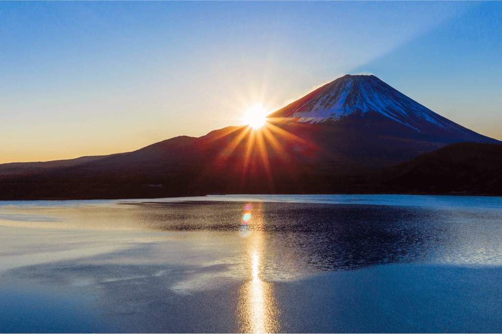日本独特の正月の風習:開運祈願の門から神前に供えた餅まで - 写真1. 日本独特の正月の風習:開運祈願の門から神前に供えた餅まで - 写真1.