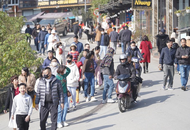 H&agrave;ng ngh&igrave;n du kh&aacute;ch đổ về Tam Đảo chơi Tết Dương lịch 2023 - Ảnh 3.